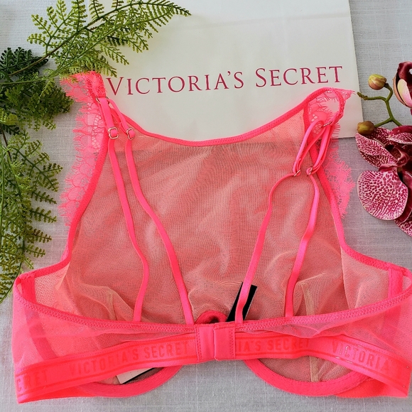 Victoria's Secret Eyelash Lace Bralette 34C NWT - Picture 3 of 4